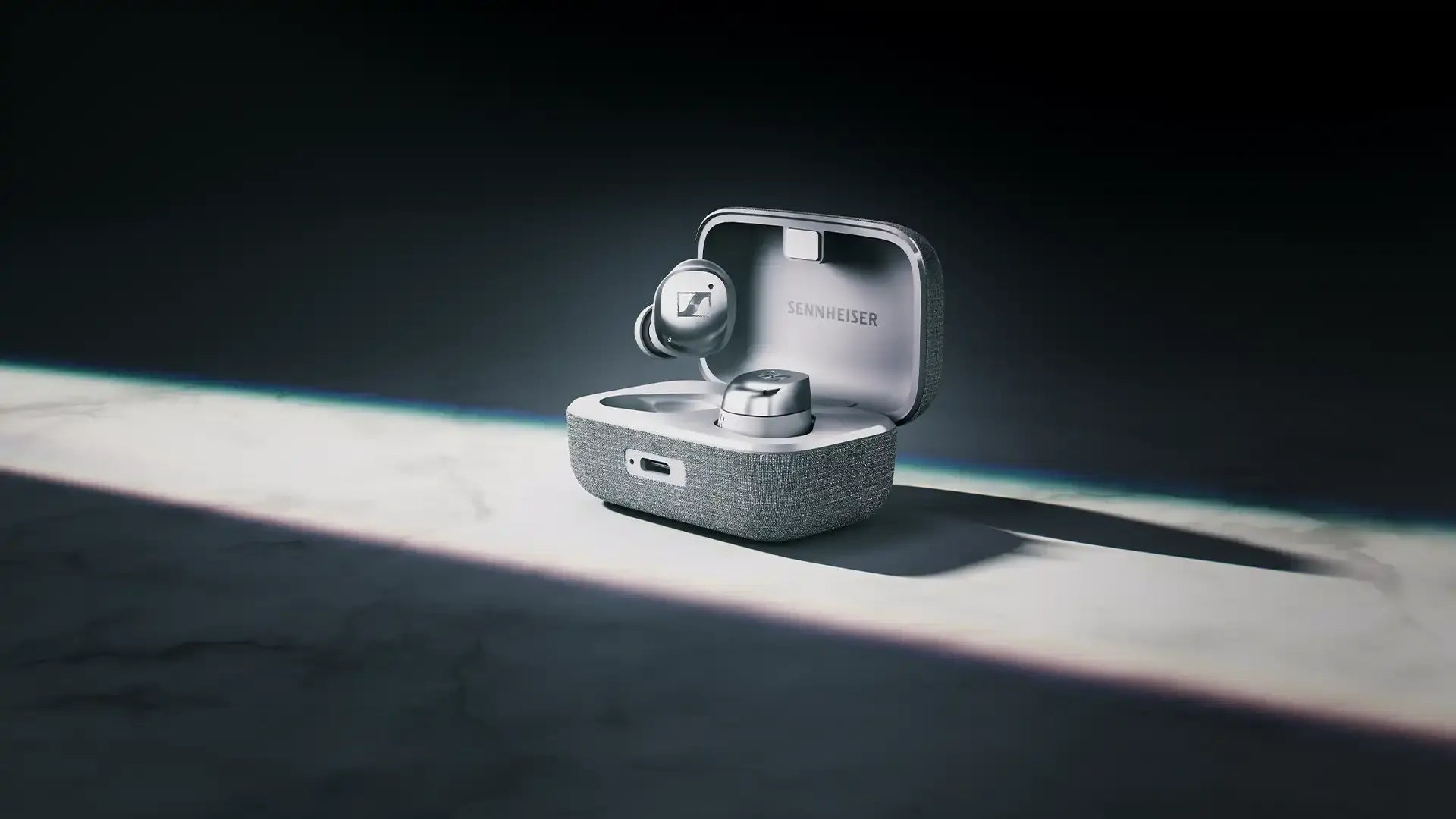 Silver Momentum True Wireless 4 Desktop