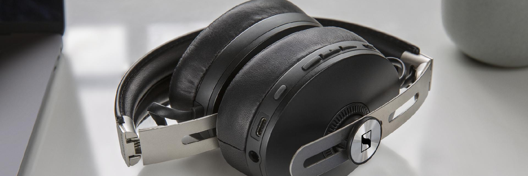 โดยการสมัคร