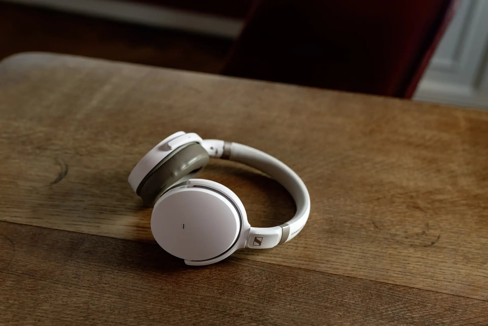 เดสก์ท็อป White HD 450BT